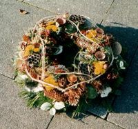 Proteenkranz mit Chrysanthemen